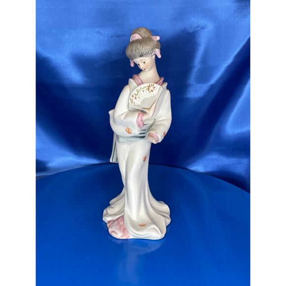 Bisque Porcelain Japanese Geisha Figurine Price Products - Picture 1 of 8